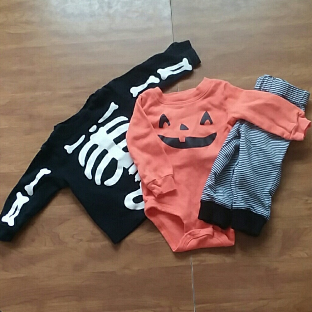 Baby Halloween themed outfit. (Glow-in-dark)
